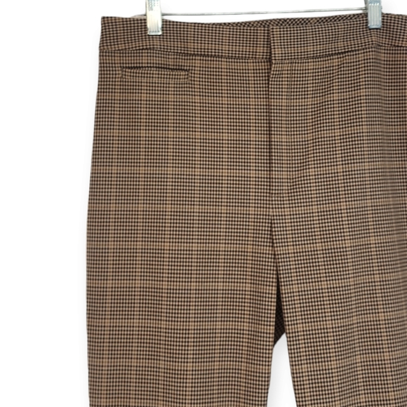 Banana Republic Highrise Flare - Picture 4 of 10